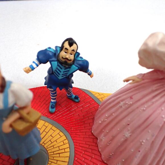 Wizard of Oz Dept 56 Follow the Yellow Brick Road Figurine w/Box 56.59360 - Picture 5 of 16